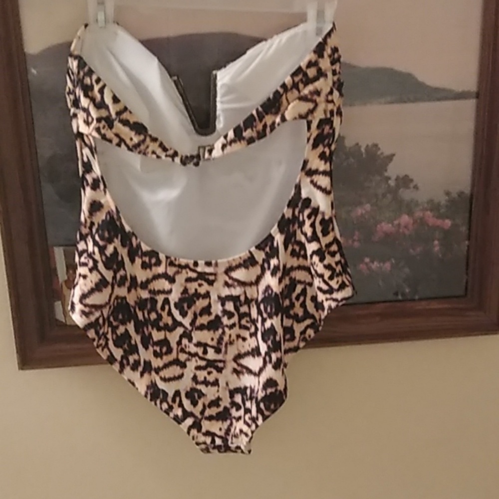 Swimsuit - Picture 3 of 3